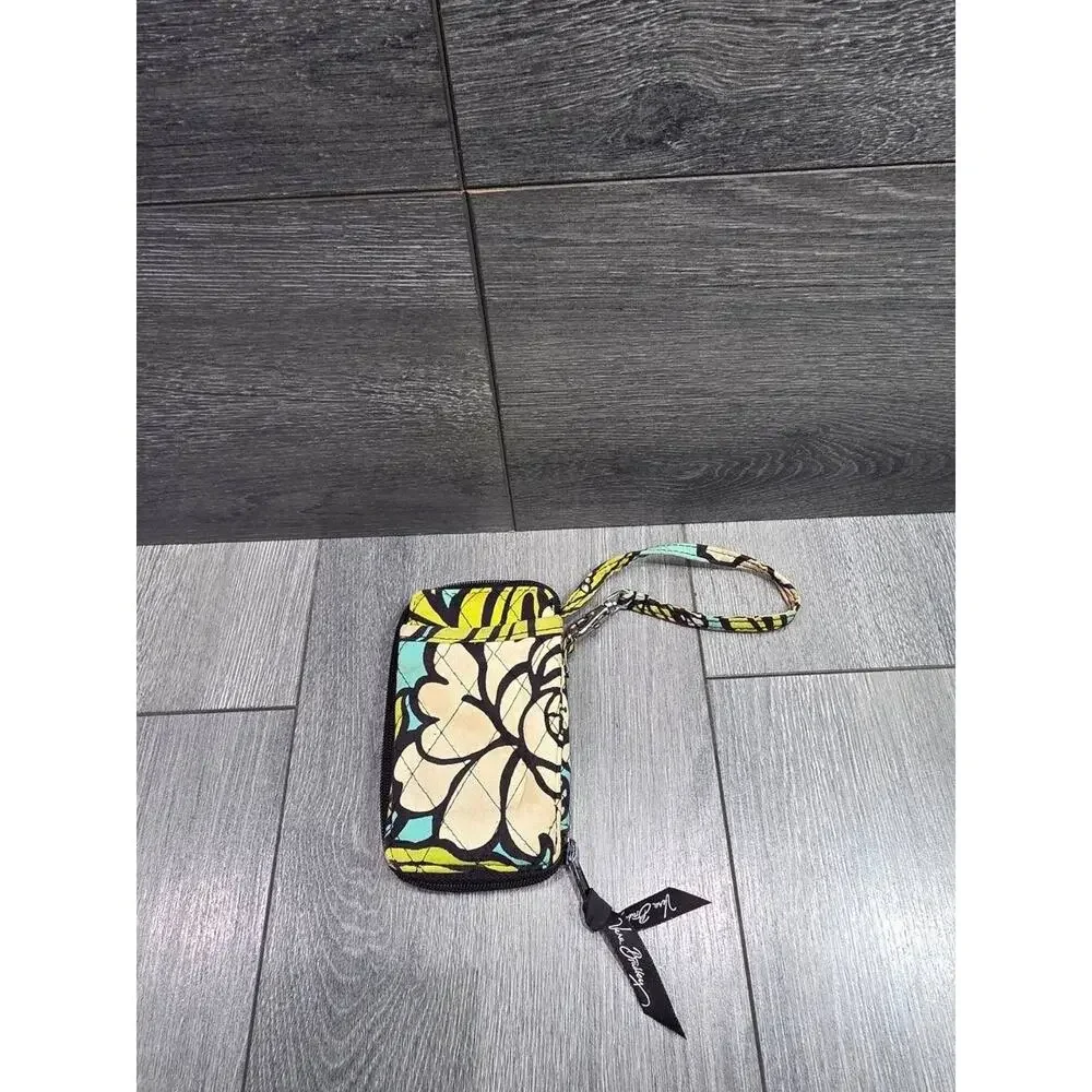 VERA BRADLEY Carry All in One Zip Wristlet Wallet Island Blooms Pattern B000780